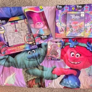 Trolls Colorful Play Set with Pink and Blue